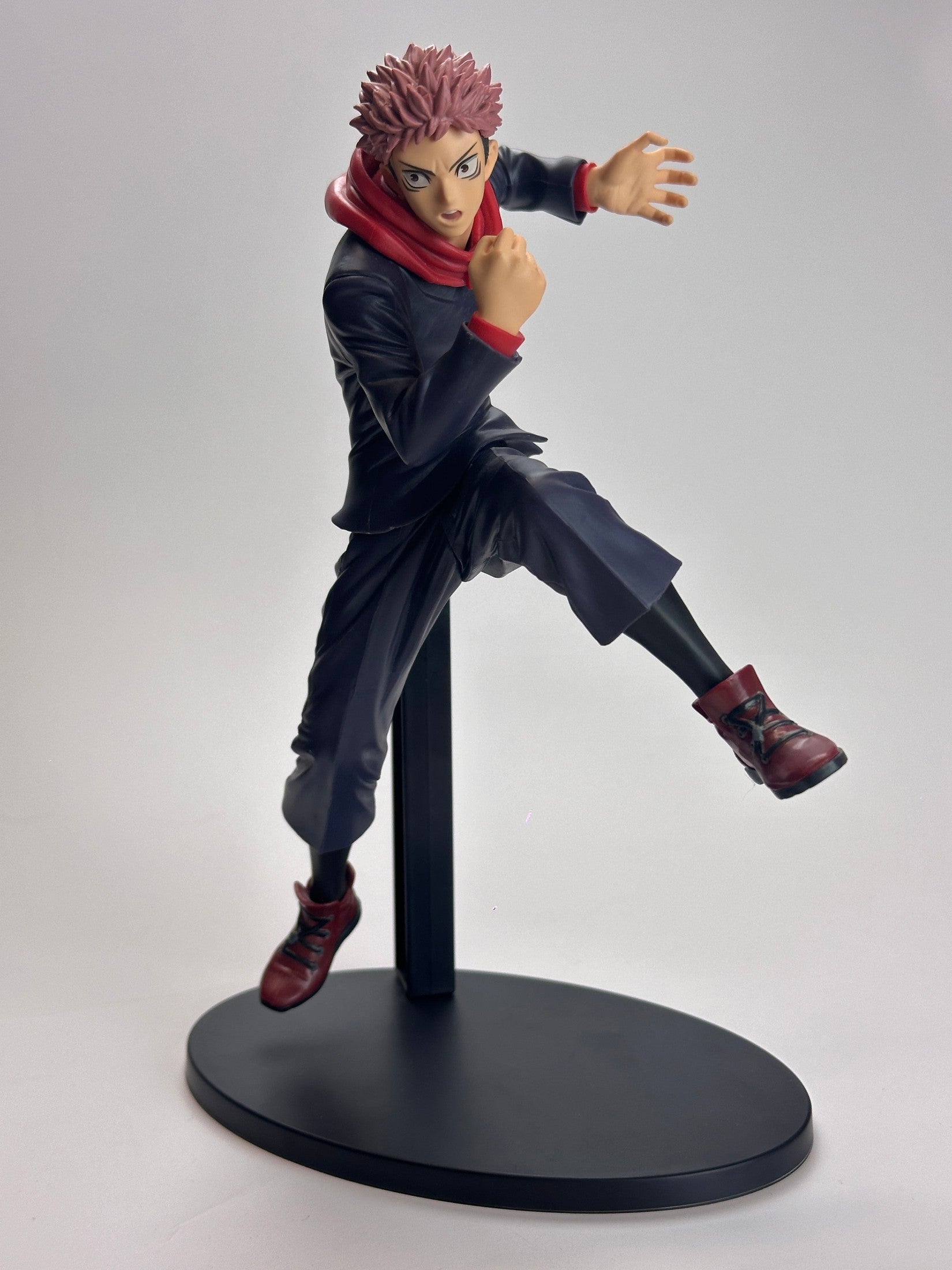 FIGURA JUJUTSU KAISEN YUJI ITADORI BANPRESTO KING OF ARTIST MUY BUEN ESTADO Banpresto Otaku Village