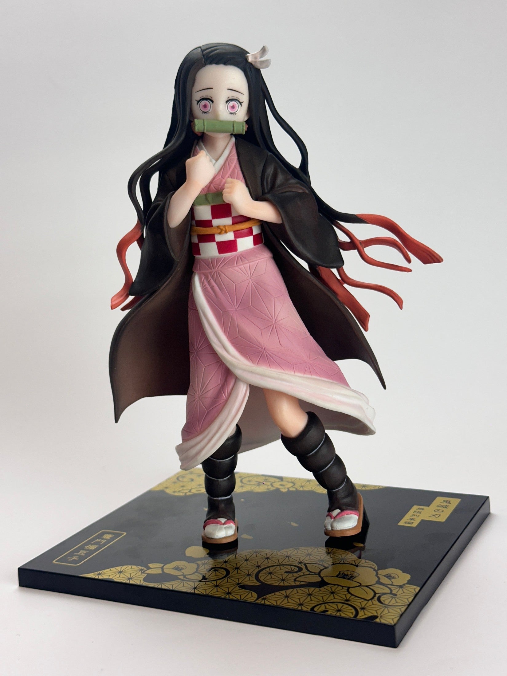 KIMETSU NO YAIBA FIGURA ICHIBAN KUJI PREMIO E: DE NEZUKO KAMADO MUY BUEN ESTADO Ichiban Kuji Otaku Village